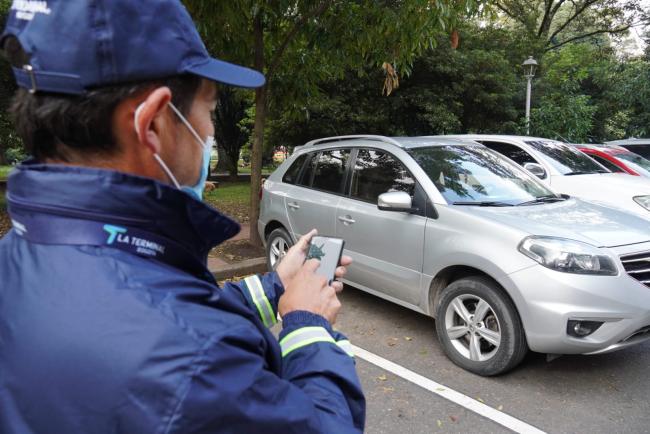 Facilitadores Inicia el cobro de las Zonas de Parqueo Pago